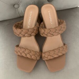 Gently worn. Cute heels.